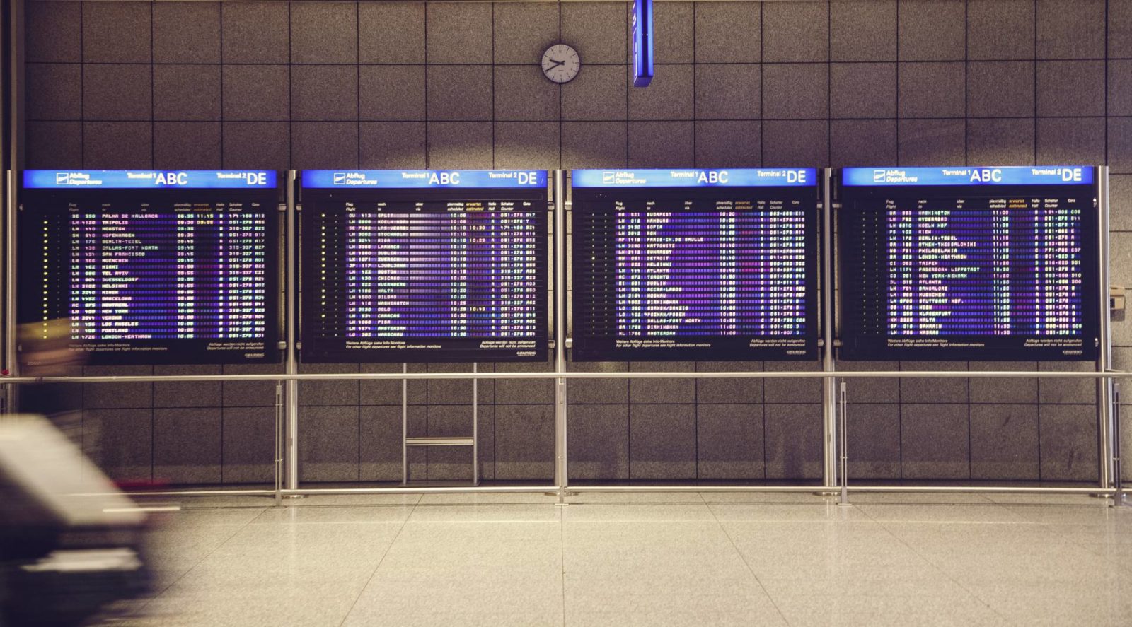 Activities That Will Help You Pass the Time While You Are Waiting At the Airport