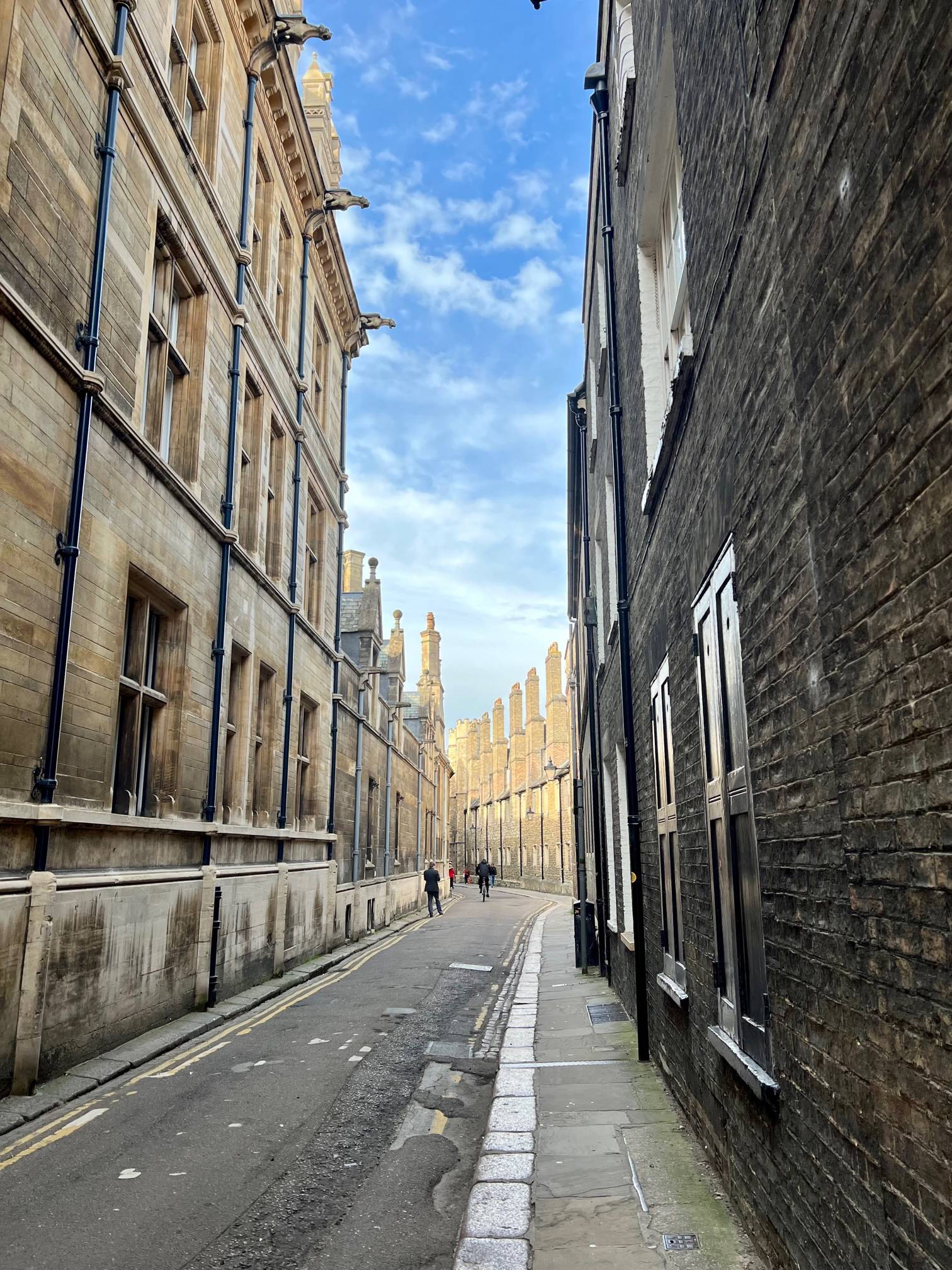 See view of narrow road in Cambridge